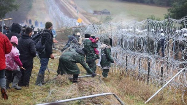 Lo stallo al confine tra Polonia e Bielorussia acuisce la sofferenza dei migranti curdi